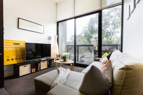 GEORGE, 1BDR North Melbourne Apartment - Accommodation Batemans Bay 0
