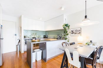 ISAAC, 1BDR South Melbourne Apartment - Accommodation Batemans Bay 0
