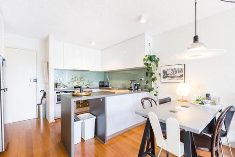 ISAAC, 1BDR South Melbourne Apartment - Accommodation Batemans Bay 5