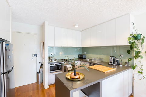 ISAAC, 1BDR South Melbourne Apartment - Accommodation Batemans Bay 3