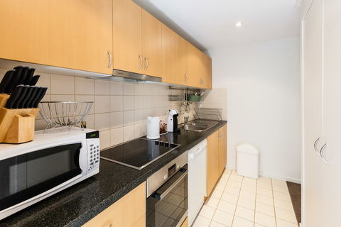 NAOMI, 2BDR South Melbourne Apartment - Accommodation Batemans Bay 4