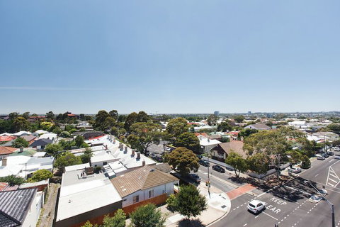 Spacious Urban Oasis In Central Location - Accommodation Batemans Bay 2
