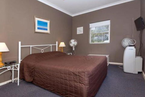 Quarterdeck Unit 5 12 Magnus Street - Accommodation Batemans Bay 2