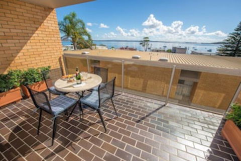 The Crest Unit 7 Shoal Bay - Accommodation Batemans Bay 0
