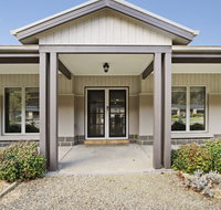 Collins Retreat - 4 Bedroom home with Pool - Accommodation Batemans Bay