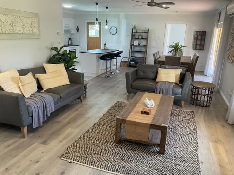 Valley View Townhouse - On The RAIL TRAIL - Accommodation Batemans Bay 2