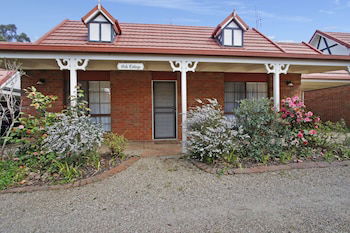 Oak Cottage - Tudor Village Unit 5 - Accommodation Batemans Bay 0