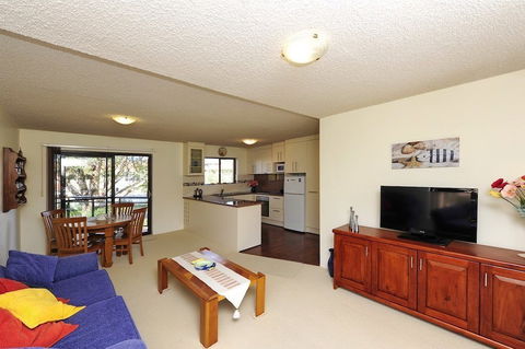 Shoreline Unit 2 / 1 Intrepid Close - Accommodation Batemans Bay 2