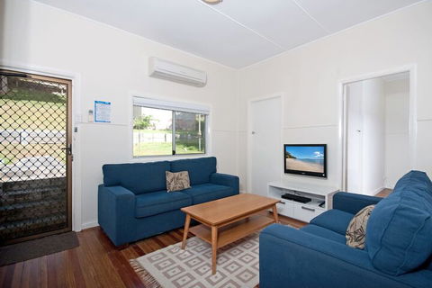 Frangipani, 4 Gloucester Street - Accommodation Batemans Bay 3