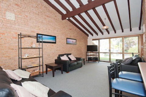 Bay Parklands, 6/2 Gowrie Avenue - Accommodation Batemans Bay 0
