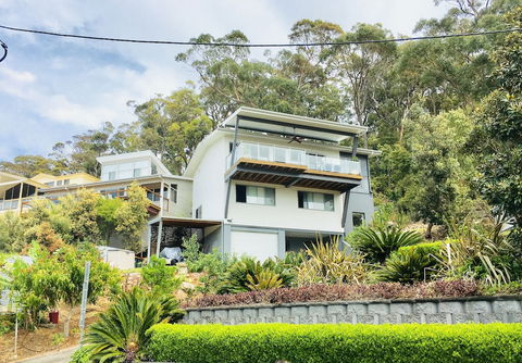 Hamptons By The Bay At Nelson Bay - Accommodation Batemans Bay 3