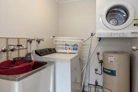 Tradewinds Unit 3 110 Victoria Parade - Accommodation Batemans Bay 1