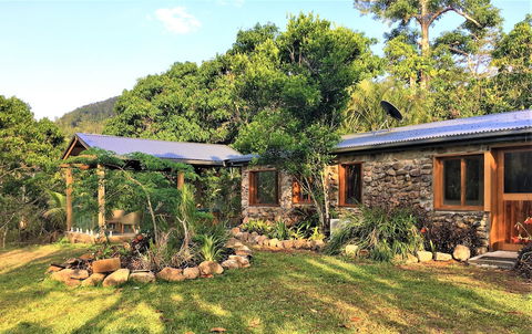 Palm Grove Rainforest Retreat - Accommodation Batemans Bay 1