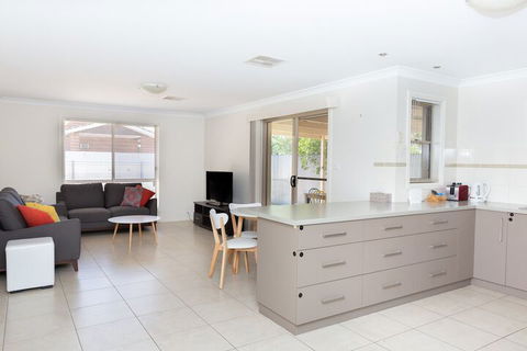 Lovely 3 Bed 2 Bath In The City Centre - Accommodation Batemans Bay 7