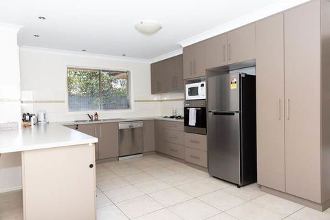 Lovely 3 Bed 2 Bath In The City Centre - Accommodation Batemans Bay 5