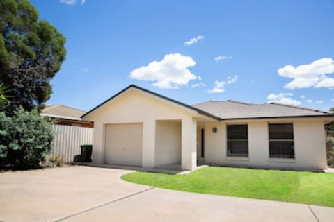 Lovely 3 Bed 2 Bath In The City Centre - Accommodation Batemans Bay 0