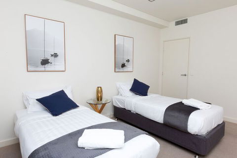 4 Bedroom Luxury City Penthouse Apartment - Accommodation Batemans Bay 5
