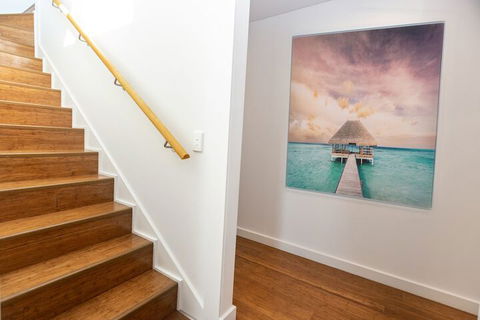 4 Bedroom Luxury City Penthouse Apartment - Accommodation Batemans Bay 3