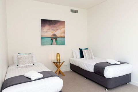 4 Bedroom Luxury City Penthouse Apartment - Accommodation Batemans Bay 4