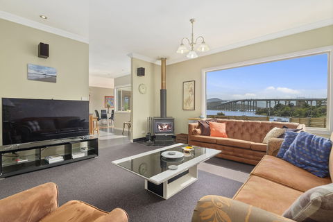 Manfield City Waterfront View Cottage - Accommodation Batemans Bay 4