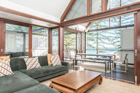 Your Luxury Escape - On The Bay - Accommodation Batemans Bay 0