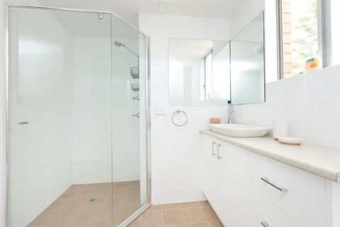 Beachpoint Unit 501 28 North Street - Accommodation Batemans Bay 6