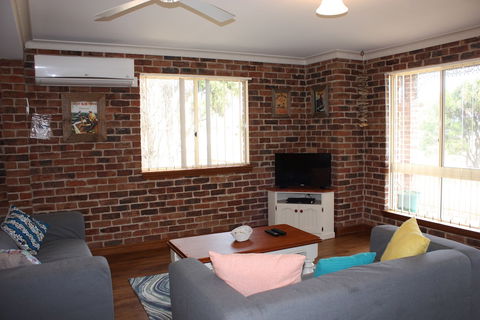 Birchgrove Terrace Unit 6 - Accommodation Batemans Bay 4
