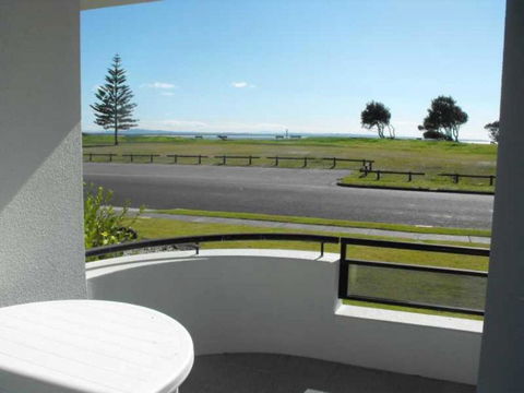 Hi Surf Unit 2 92 Head Street Forster - Accommodation Batemans Bay 6