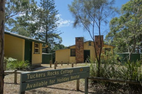 Tuckers Rocks Cottage - Accommodation Batemans Bay 0
