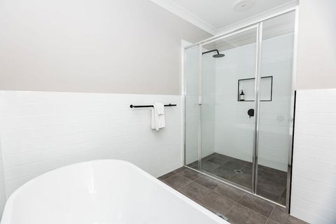 Best Central Wagga Townhouse - Accommodation Batemans Bay 7