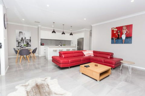 Best Central Wagga Townhouse - Accommodation Batemans Bay 0