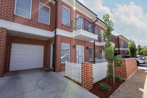 Best Central Wagga Townhouse - Accommodation Batemans Bay 2