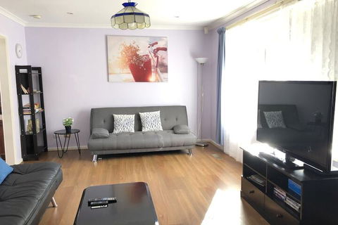 Canberra Entire House 3 Bedroom - Accommodation Batemans Bay 5