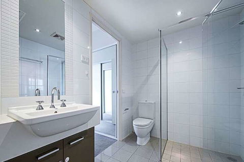 Spacious 1-Bedroom Apartment With Parking - Accommodation Batemans Bay 2