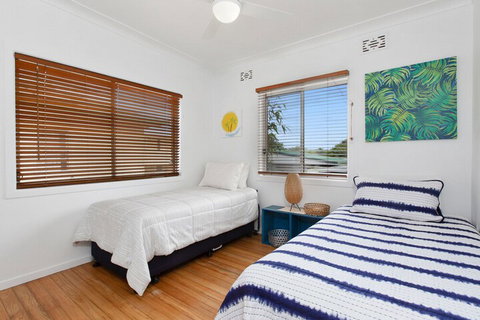 BEACH HOUSE On PEARL - Accommodation Batemans Bay 1