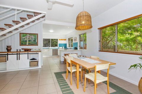 BEACH HOUSE On PEARL - Accommodation Batemans Bay 3