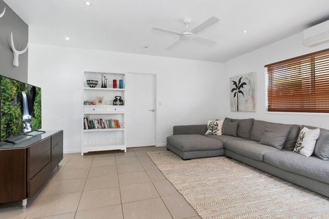 BEACH HOUSE On PEARL - Accommodation Batemans Bay 2