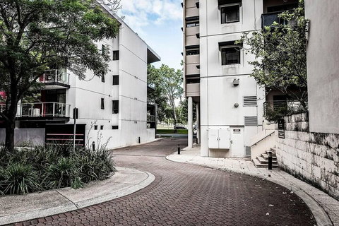 Two Bedroom Apt Next To Perth CBD With Parking. - Accommodation Batemans Bay 0