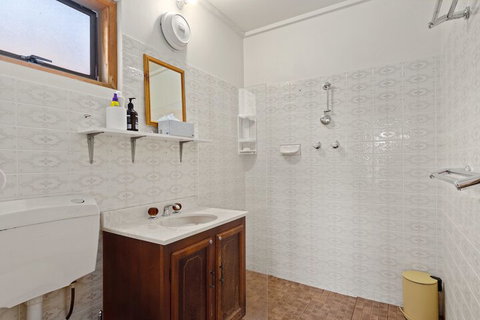 Cliffs End Beach Shack 105 Gold Coast Drive Carrickalinga - Accommodation Batemans Bay 5