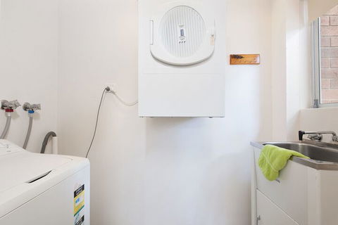 Andana Unit 1 / 12 Gretel Close - Accommodation Batemans Bay 5