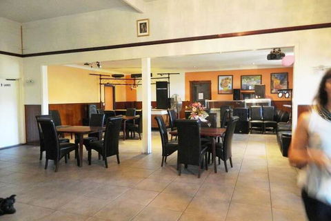Carlon's Hotel - Accommodation Batemans Bay 4