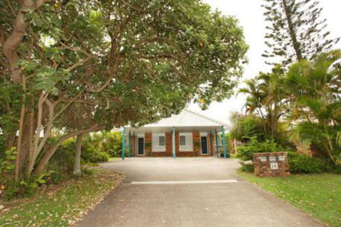 Unit 1 / 14 Tamarindus Street Marcoola Beach Pet Friendly 300 BOND Linen Supplied - Accommodation Batemans Bay 0