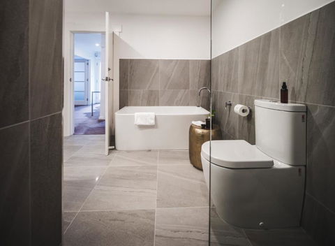 Russell House - Accommodation Batemans Bay 1
