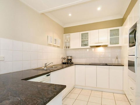 Terrigal Townhouse 1 / 21 Campbell Crescent Terrigal - Accommodation Batemans Bay 2