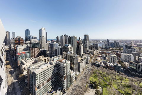 Oaks Melbourne On William Suites - Accommodation Batemans Bay 1