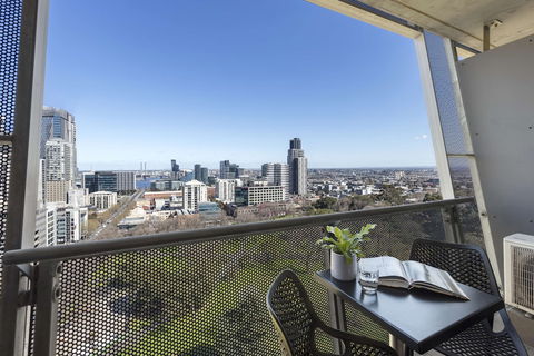 Oaks Melbourne On William Suites - Accommodation Batemans Bay 6