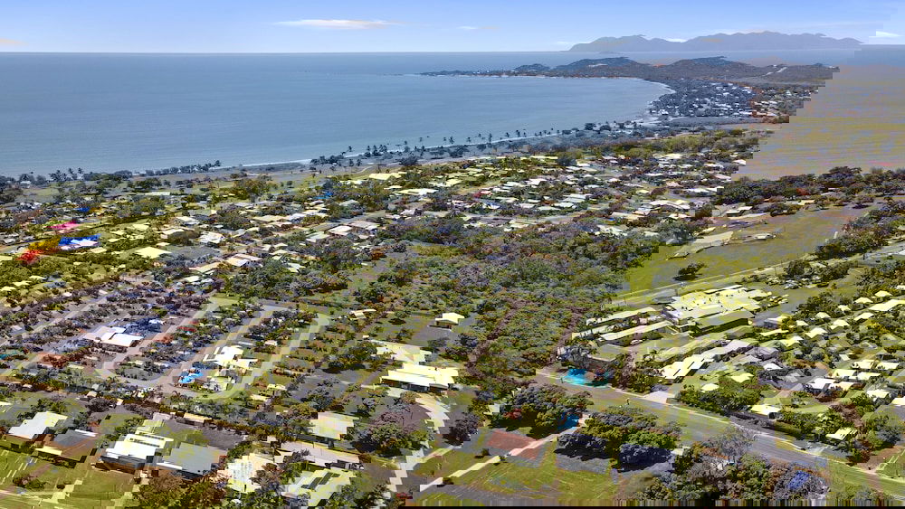 Queens Beach QLD Accommodation Batemans Bay