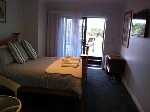 Corinella On The Esplanade Bed & Breakfast - Accommodation Batemans Bay 4
