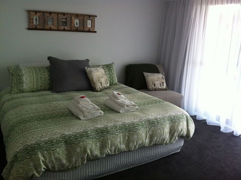 Corinella On The Esplanade Bed & Breakfast - Accommodation Batemans Bay 3