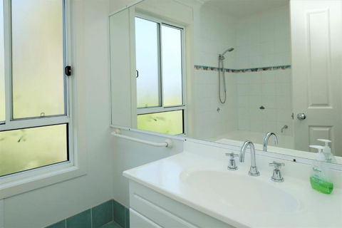 SPINNAKER 1 - Accommodation Batemans Bay 6